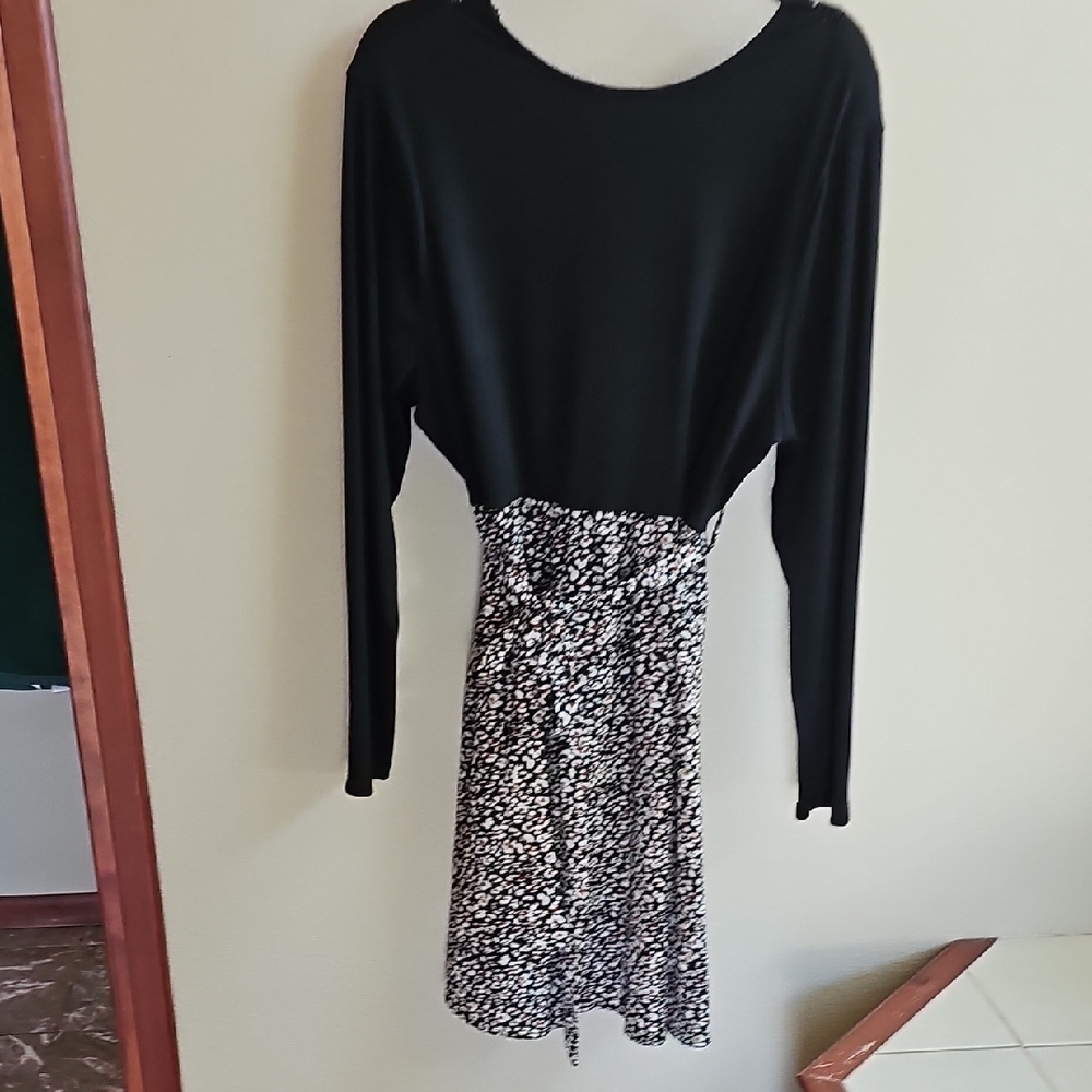SHEIN Black and White Long Sleeve Belted Dress